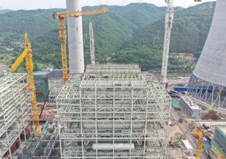 陜煤集團黃陵礦業(yè)沮源發(fā)電公司2×1000MW項目1號大板梁順利完成吊裝