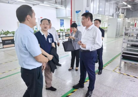 政府代表与国际客户共赴首航，共谱新能源合作新篇