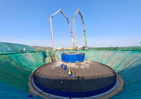 内蒙古扎鲁特旗防沙治沙与风电光伏一体化工程PC风电项目首罐混凝土浇筑成功