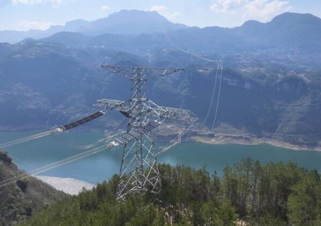 我国首条以输送“沙戈荒”新能源大基地电量为主的特高压通道正式送电