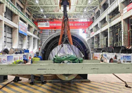 中国能建浙江火电承建的华润电力温州电厂二期项目4号机发电机转子穿装完成