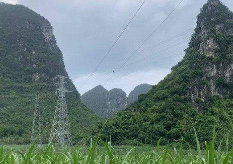 广西武宣合群风电场二期220千伏送出线路全线贯通