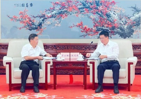 罗必雄与中国石油集团党组成员、副总经理张道伟会