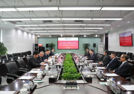 谈及可再生能源及低碳城镇领域构建、吕泽翔会见新加坡胜科工业集团天然气业务总裁高接强
