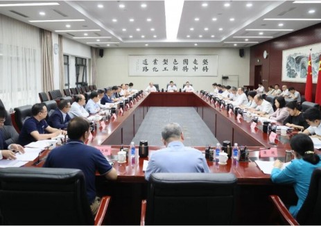 工业和信息化部召开光伏行业制造业企业座谈会