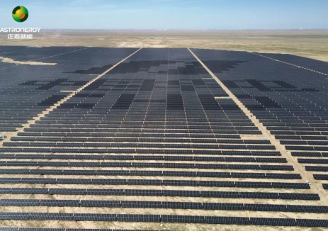 沙漠變“光”海！<em>正泰新能</em>313MW ASTRO N5組件點(diǎn)亮古爾班通古特沙漠