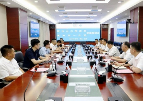李国建与新疆阿拉山口市副市长、口岸管理委员会副主任许圣强座谈交流