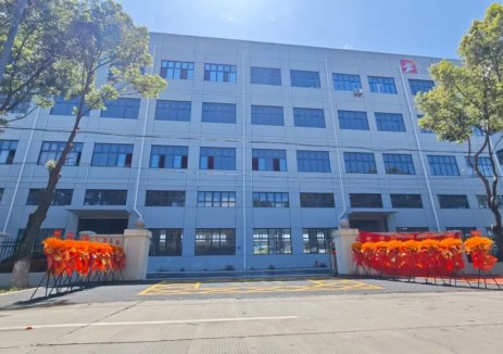 云神和新能源光伏智能清扫机器人昆山工厂盛大投产