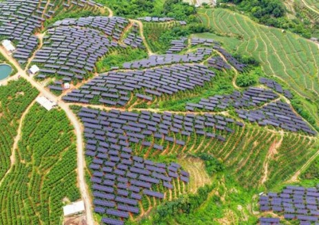 云南省首个“橙光互补”示范项目全容量并网发电