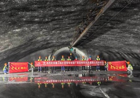 河南鲁山抽蓄电站副厂房及排风机房主体结构顺利封