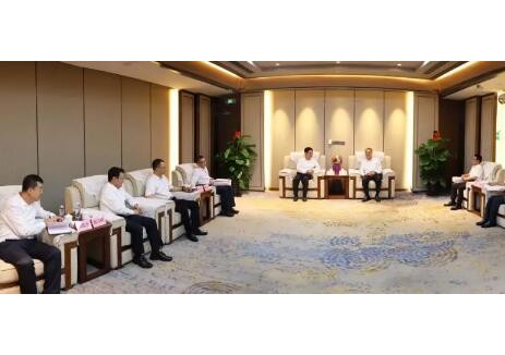 周炼与中国大唐党组成员、副总经理李建伟座谈，就新能源开发等深入交流