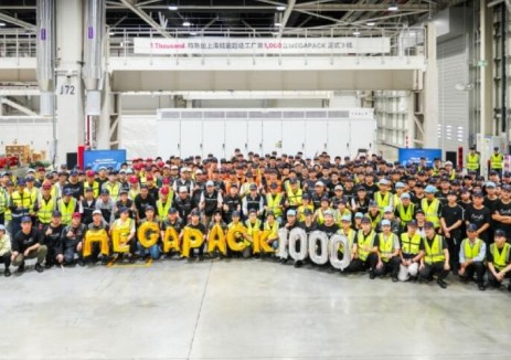 特斯拉上海储能超级工厂向欧洲运送第1000个Megapa