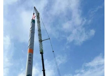 广西隆安城厢100兆瓦风电项目首套塔筒顺利吊装
