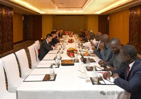 唐玉华拜会塞内加尔能源、石油和矿产部部长迪奥