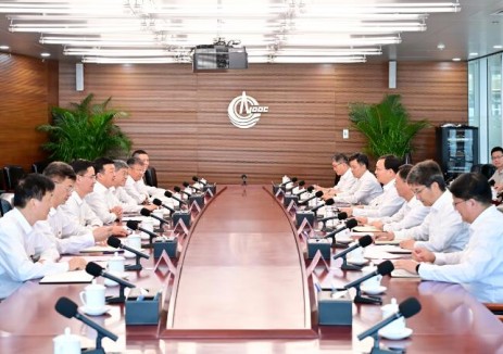 吕军李向良与中国海油董事长张传江总经理周心怀会谈