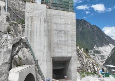 世界在建最大变截面旋流竖井混凝土衬砌施工完成