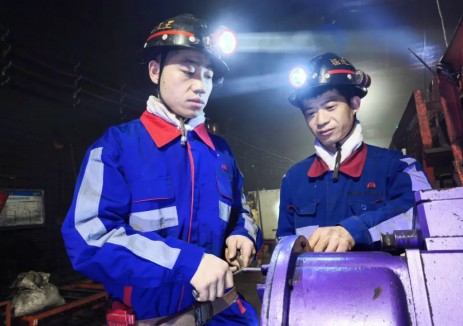 陕煤集团柠条塔矿业千米掘进队：落实攻坚再冲“千