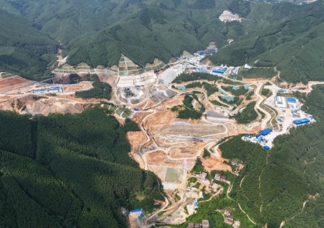 广西南宁抽蓄电站全部机组转子吊装成功