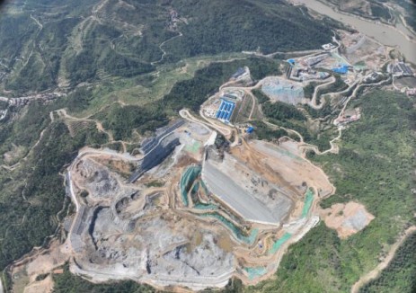 湖北魏家冲抽水蓄能电站上水库大坝填筑到顶