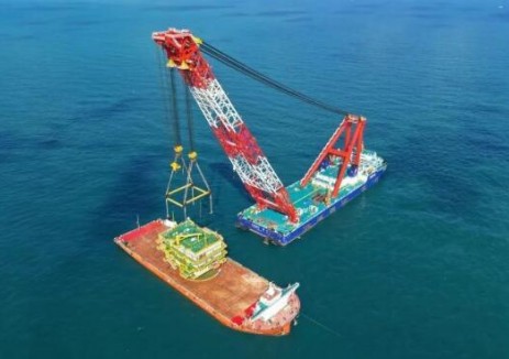 华润电力苍南1号海上风电二期扩建工程项目海上升压站顺利完成吊装