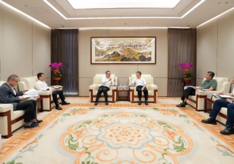 罗必雄与中交疏浚党委书记、董事长刘永满会谈，围绕海上业务等领域合作深入交流