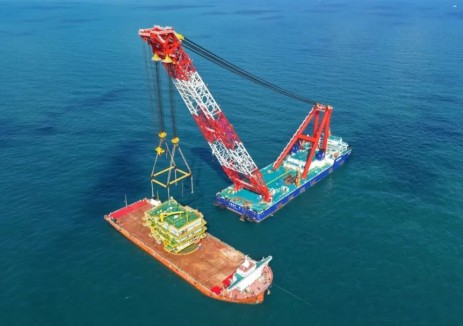 华润电力苍南1号海上风电二期扩建工程项目海上升压站顺利完成吊装