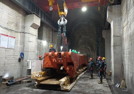 <em>陕煤集团</em>神南产业公司：平行安装+多点作业！高效完成赵石畔煤电首采工作面主体安装