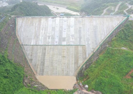 李家岩水库大坝面板浇筑完成