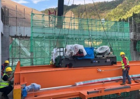 寺桥水库工程发电厂房桥机吊装工作顺利完成