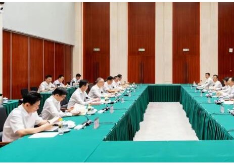 国家能源集团党组书记、董事长邹磊与安徽省委副书记、省长王清宪举行工作会谈