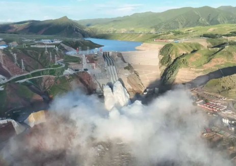 黃河奔涌綠電來！黃河流域海拔最高<em>水電站</em>單日發(fā)電量創(chuàng)新高