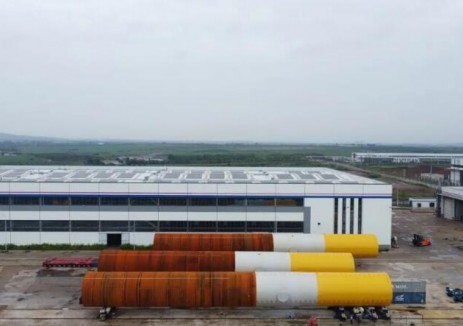 河北建投祥云岛250兆瓦海上风电项目首批钢管桩顺利发货