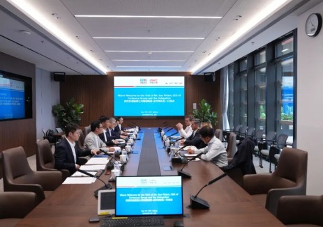 张力与FMG集团首席执行官格斯·皮乔特会谈
