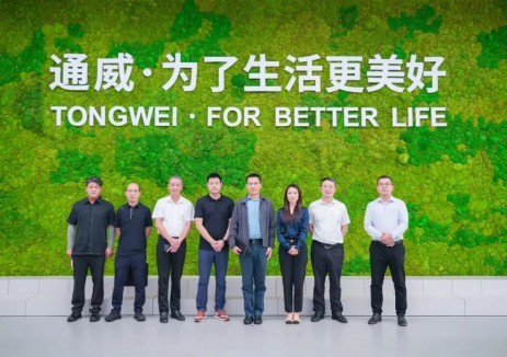 華能西藏雅魯藏布江水電開發(fā)投資有限公司黨委副書記、總經(jīng)理嚴(yán)冬一行蒞臨<em>通威</em>考察交流