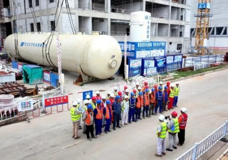 大别山<em>电厂</em>5号、6号机组除氧器吊装