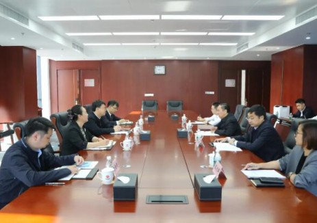 刘军与中国工商银行青海省分行党委书记、副行长景兆星举行工作会谈