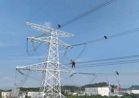 <em>国内</em>容量最大、效率最高燃机接入国家电网