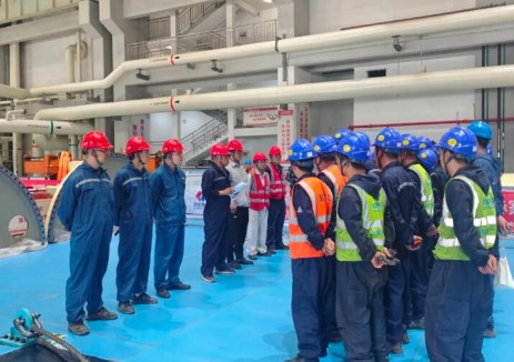 陕投<em>集团</em>商洛发电公司2号机组发电机转子抽吊一次成功