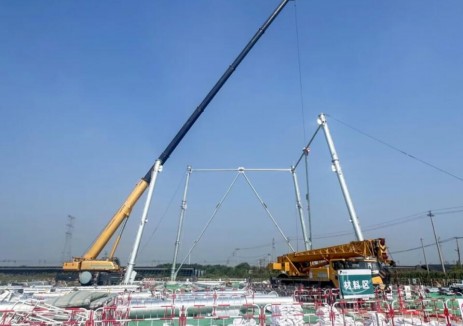 大同至天津南1000千伏特高压线路工程（津5标）开始首基铁塔组立