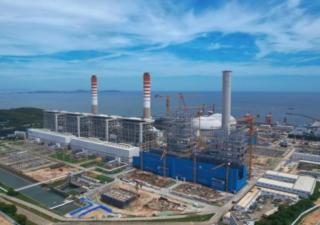 <em>中能建建筑</em>集團華能海門百萬項目5號鍋爐首根大板梁順利吊裝就位