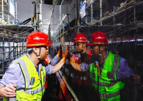 两河口混合式抽水蓄能<em>电站</em>岩壁吊车梁浇筑完成