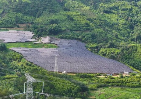 山地尋光 | <em>天合光能</em>至尊N型700W+組件賦能青山，點綠成金