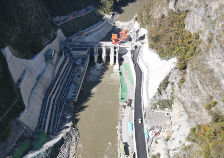 21.2公里！國內在建最長<em>引水</em>隧洞電站綽斯甲下閘蓄水