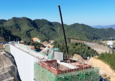 椒花水庫取水口閘門<em>全部</em>安裝完成