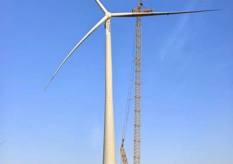 冲刺“下半场” | 吉林化纤风电项目吊装完成