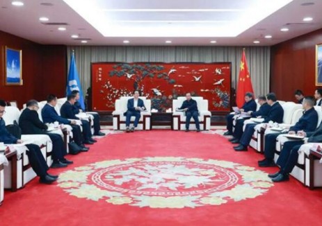 <em>江毅</em>與宜賓市委書記方存好舉行會談