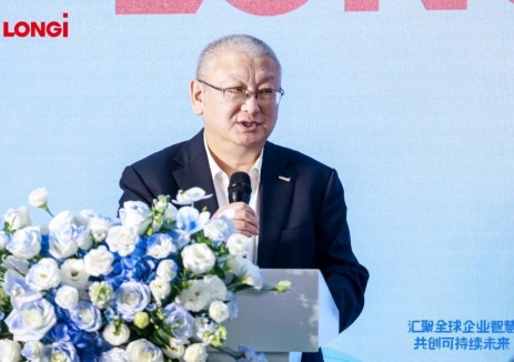 隆基参与发起“2025企业可持续品牌西安倡议” 同时被授予“ESG榜样示范基地”