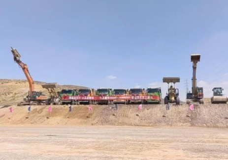 宁夏中卫鑫华200MW/400MWh储能项目开工