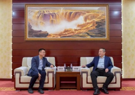 马晓峰、吕建国与广西桂冠电力股份有限公司党委委员、副总经理田晓东会谈