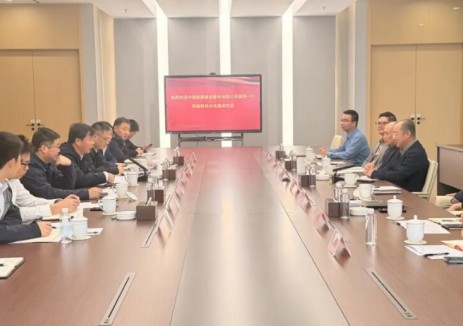 姚卫星与江西省电子集团董事长，联创光电董事长、总裁伍锐座谈交流